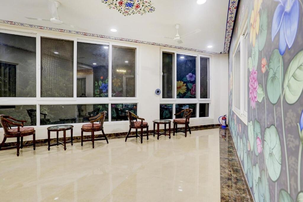 The Royal Ville Agra - Family & Corporate Hotel Bagian luar foto